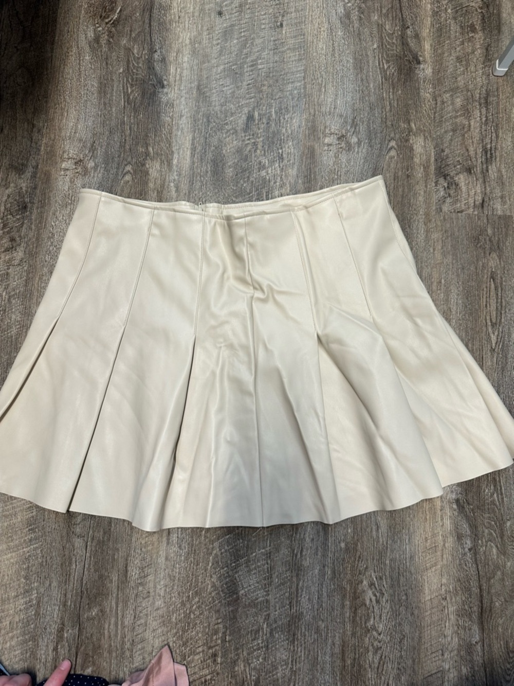 Women's Cream Pleated Mini Skirt
